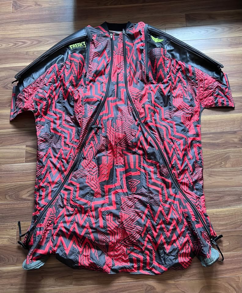 721136524_10164560870116287_7960666633183515127_n Freak3 Super Custom Wingsuit